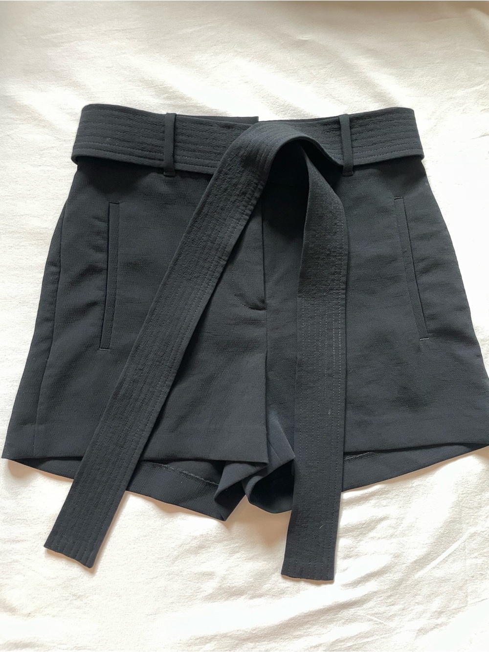 NWOT Aritzia Wilfred Tie-Front Shorts Black 0